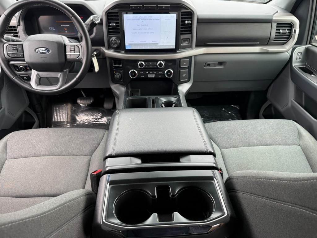 Ford F-150 Vehicle Full-screen Gallery Image 11