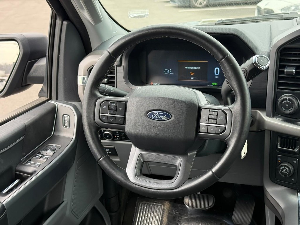 Ford F-150 Vehicle Full-screen Gallery Image 12