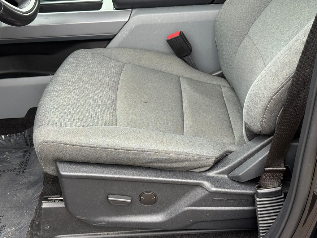 Ford F-150 Vehicle Full-screen Gallery Image 16