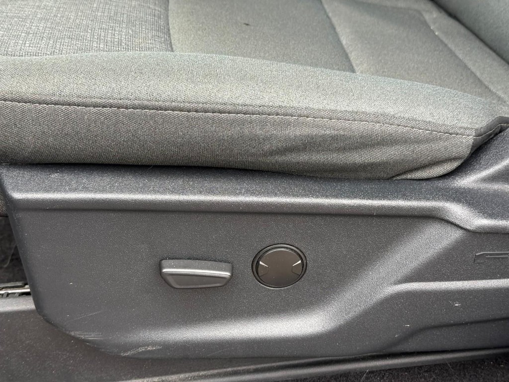 Ford F-150 Vehicle Full-screen Gallery Image 17