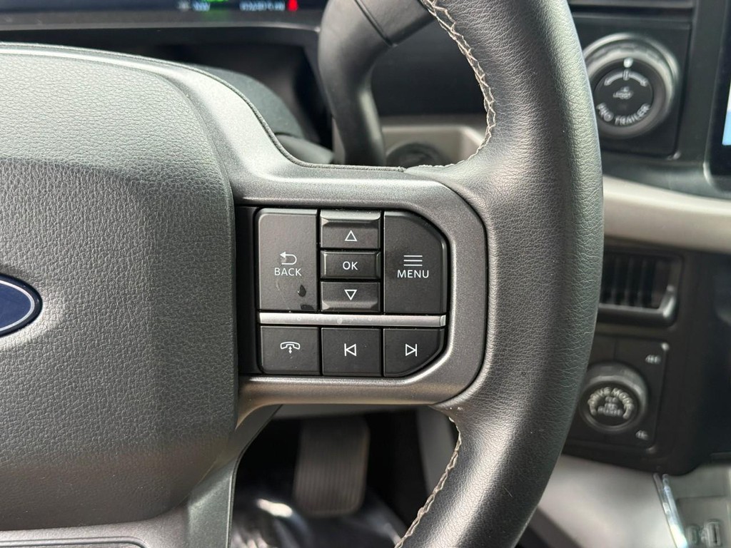 Ford F-150 Vehicle Full-screen Gallery Image 19