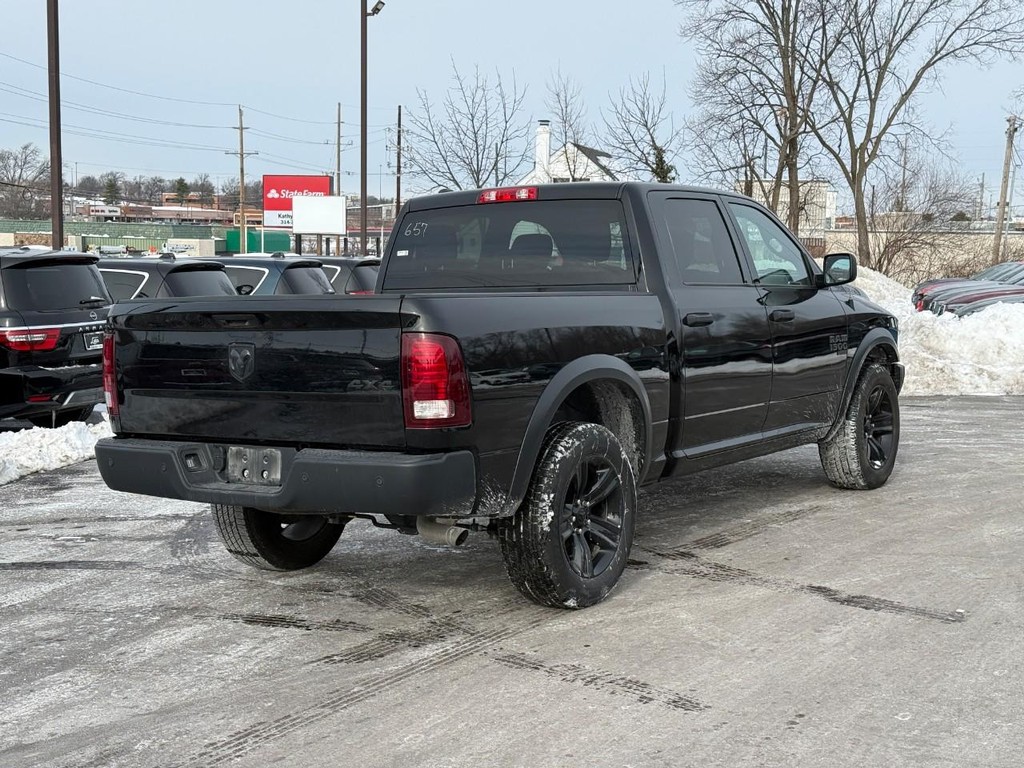 Ram 1500 Classic Vehicle Full-screen Gallery Image 03
