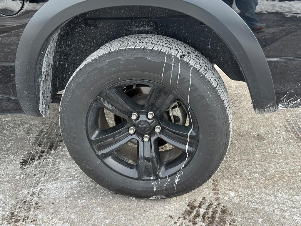 Ram 1500 Classic Vehicle Full-screen Gallery Image 05