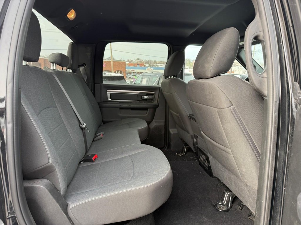 Ram 1500 Classic Vehicle Full-screen Gallery Image 10