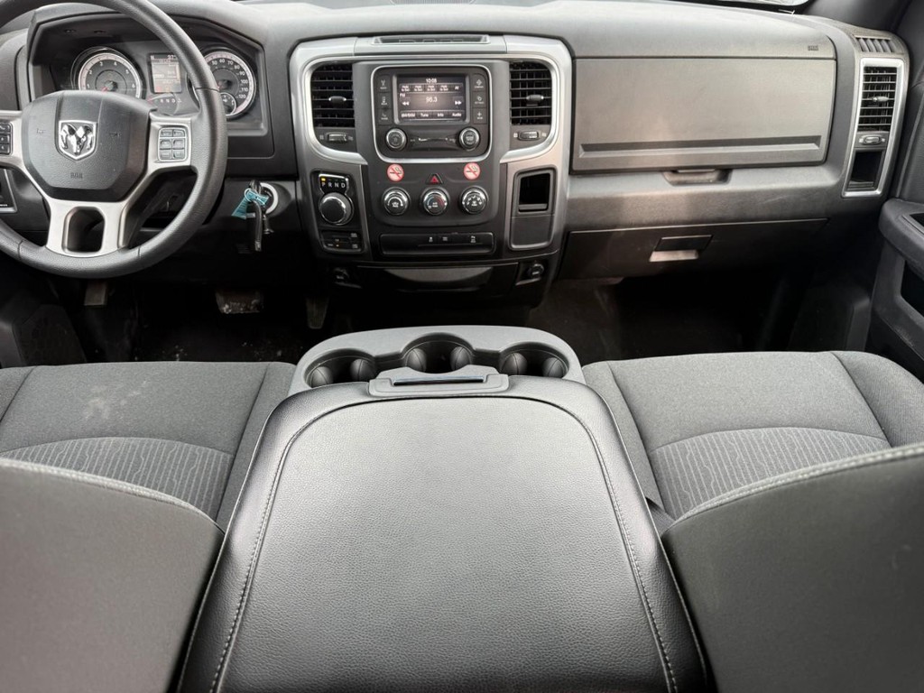 Ram 1500 Classic Vehicle Full-screen Gallery Image 11
