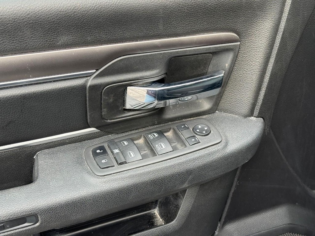 Ram 1500 Classic Vehicle Full-screen Gallery Image 15