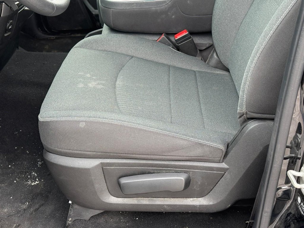 Ram 1500 Classic Vehicle Full-screen Gallery Image 16