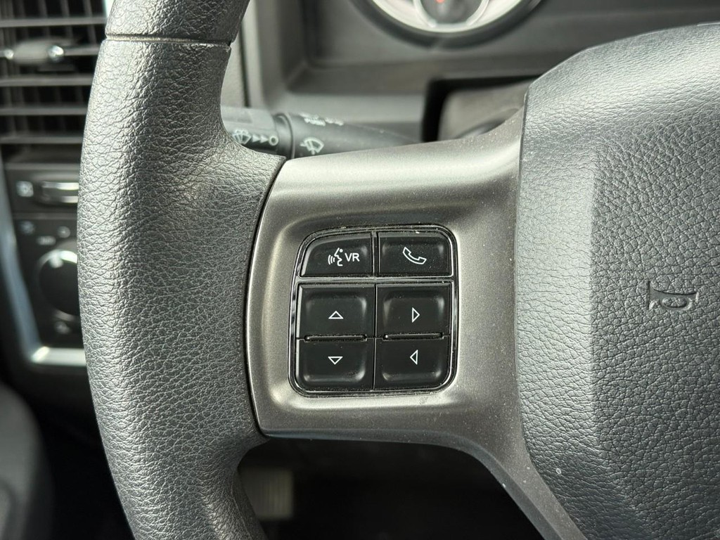 Ram 1500 Classic Vehicle Full-screen Gallery Image 18