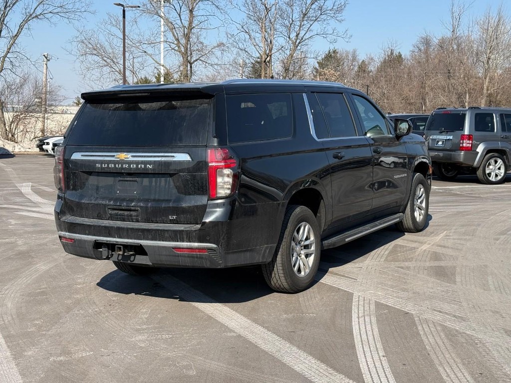Chevrolet Suburban Vehicle Full-screen Gallery Image 03