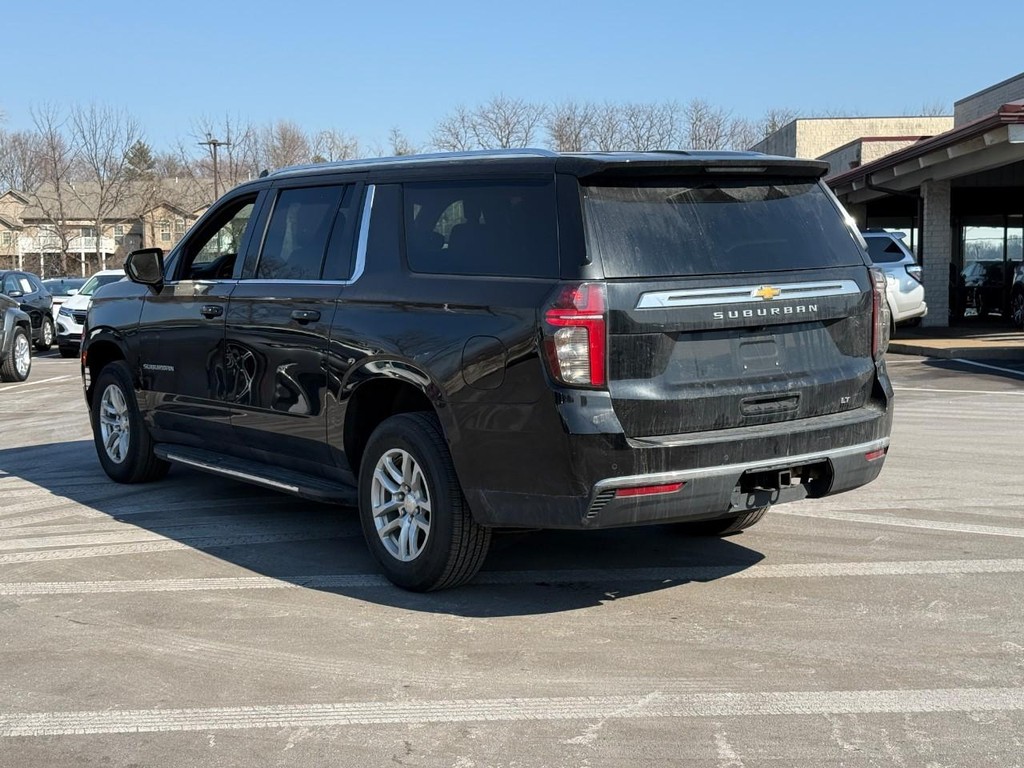 Chevrolet Suburban Vehicle Full-screen Gallery Image 04