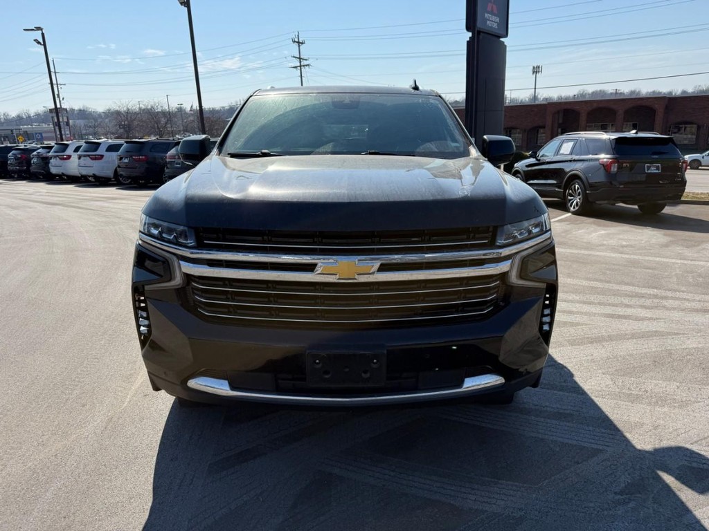 Chevrolet Suburban Vehicle Full-screen Gallery Image 09