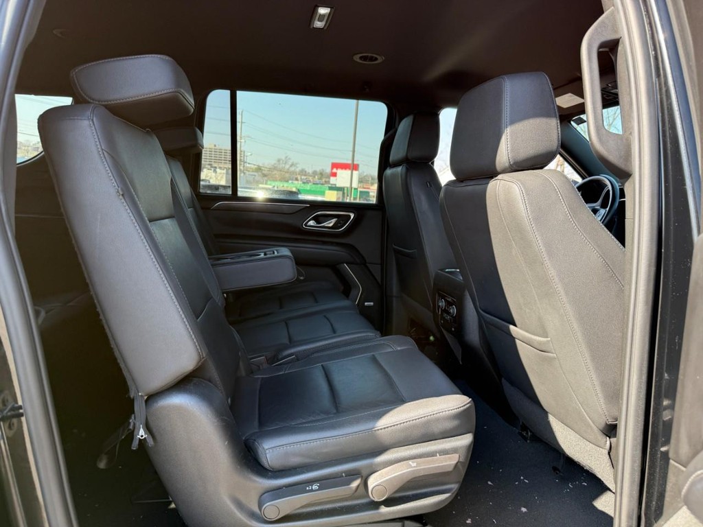 Chevrolet Suburban Vehicle Full-screen Gallery Image 10