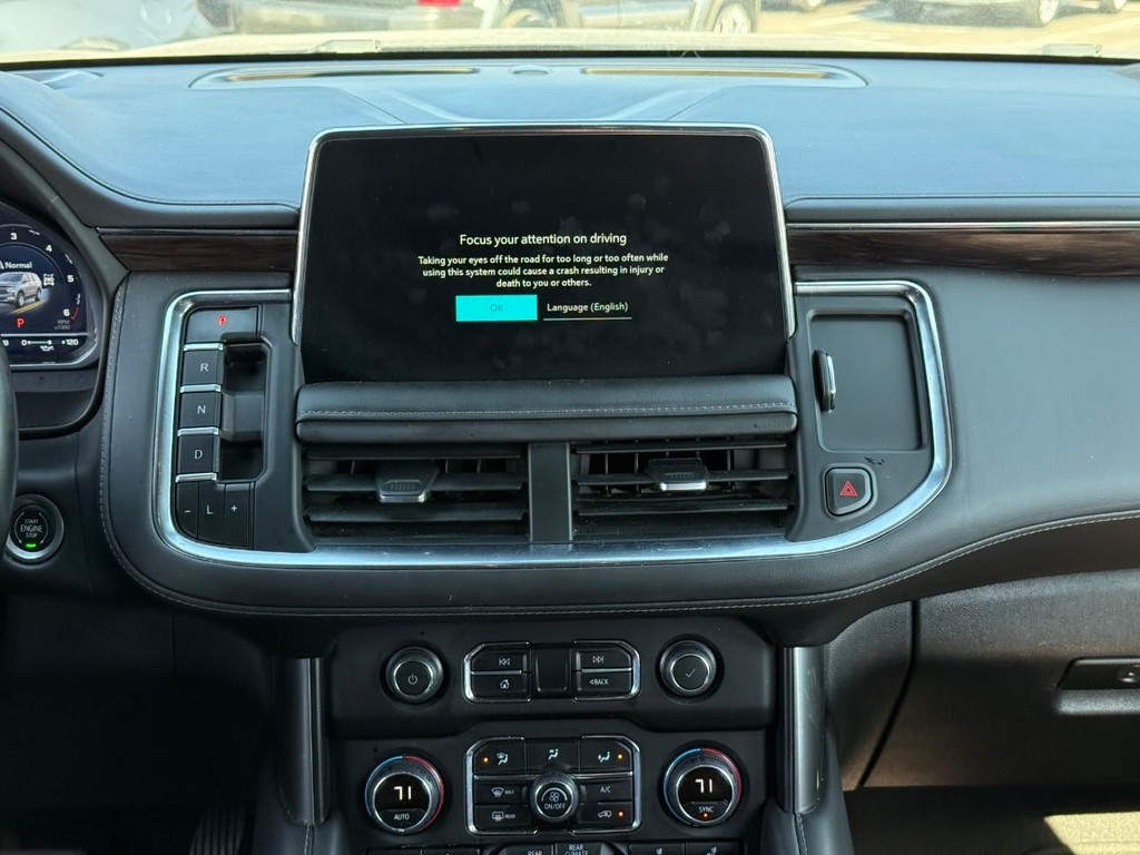 Chevrolet Suburban Vehicle Full-screen Gallery Image 14