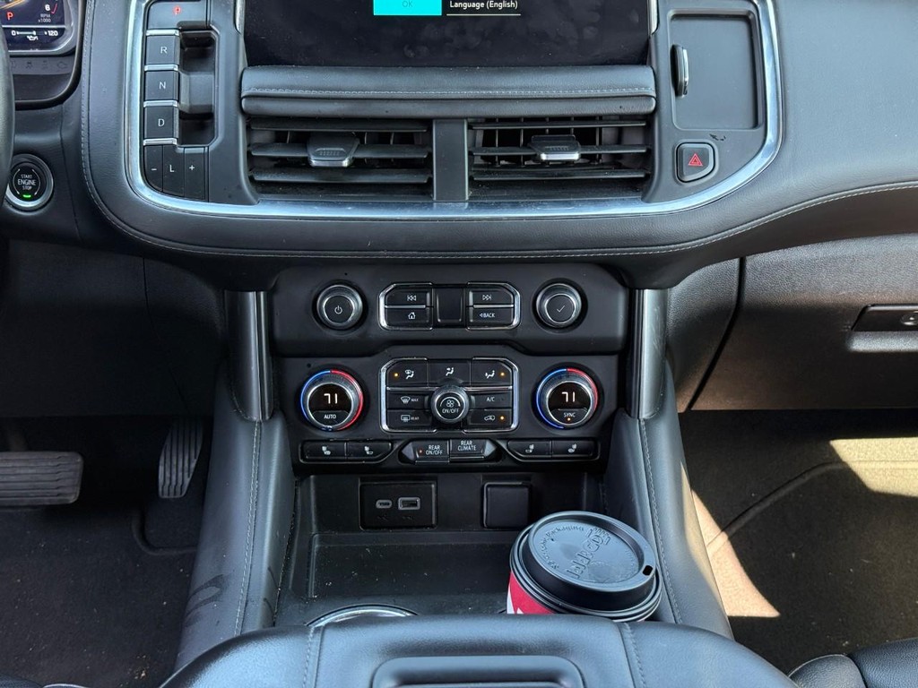 Chevrolet Suburban Vehicle Full-screen Gallery Image 15