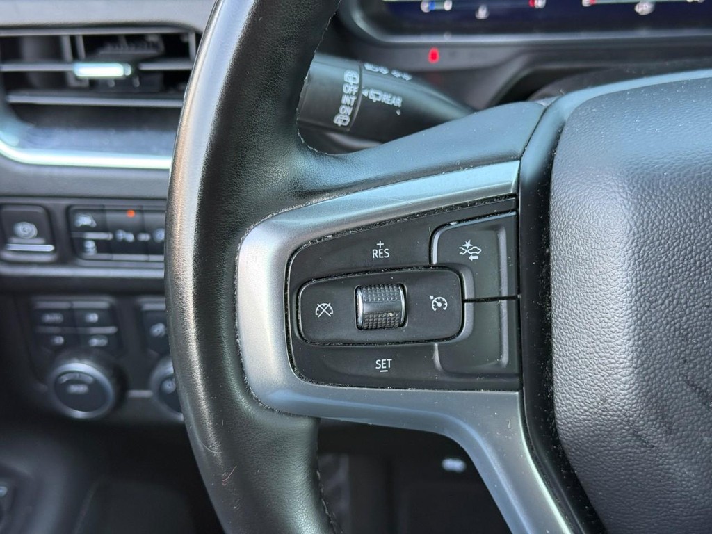 Chevrolet Suburban Vehicle Full-screen Gallery Image 21