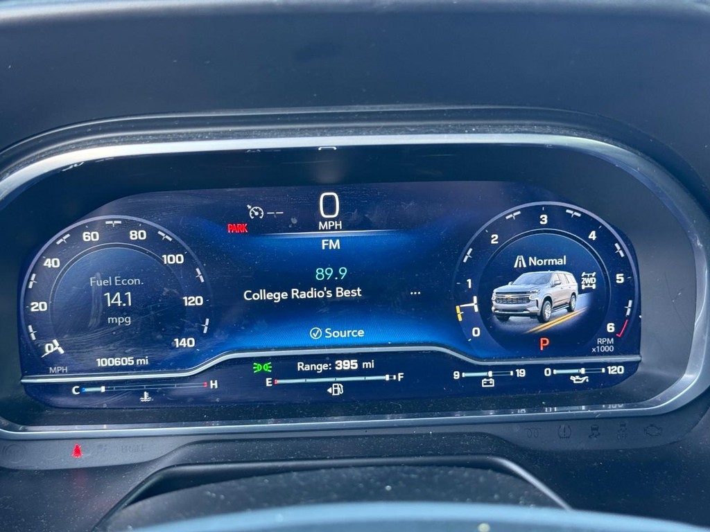 Chevrolet Suburban Vehicle Full-screen Gallery Image 23