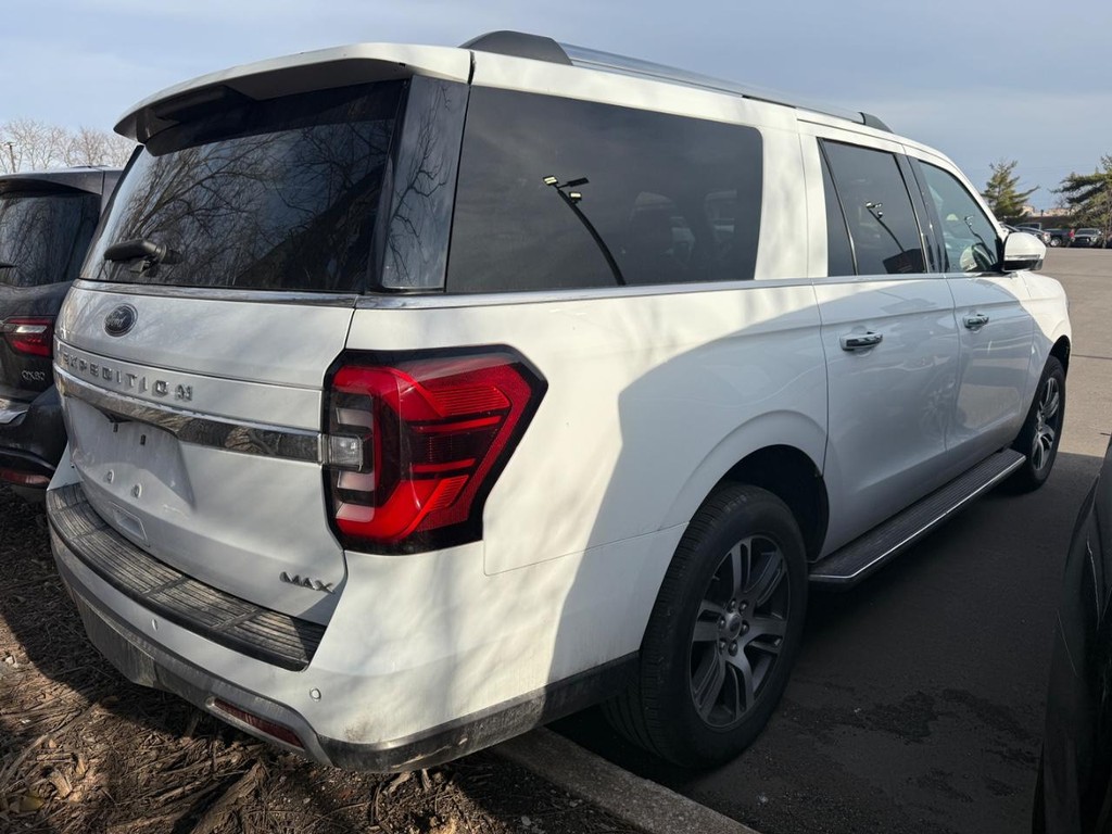 Ford Expedition Max Vehicle Full-screen Gallery Image 02