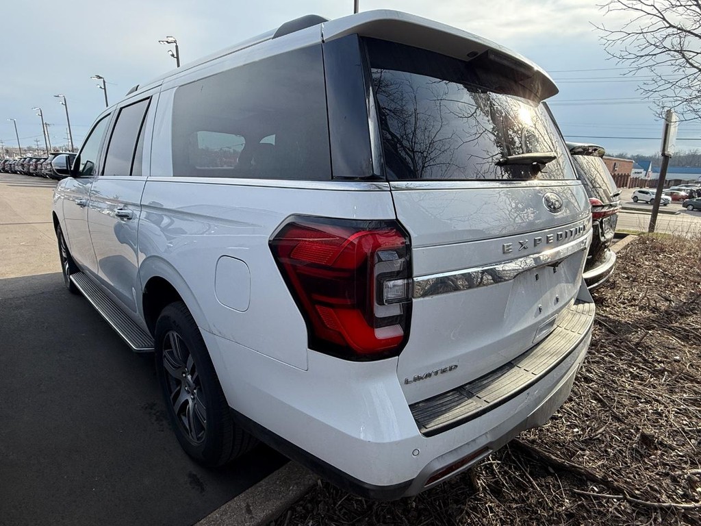 Ford Expedition Max Vehicle Full-screen Gallery Image 03