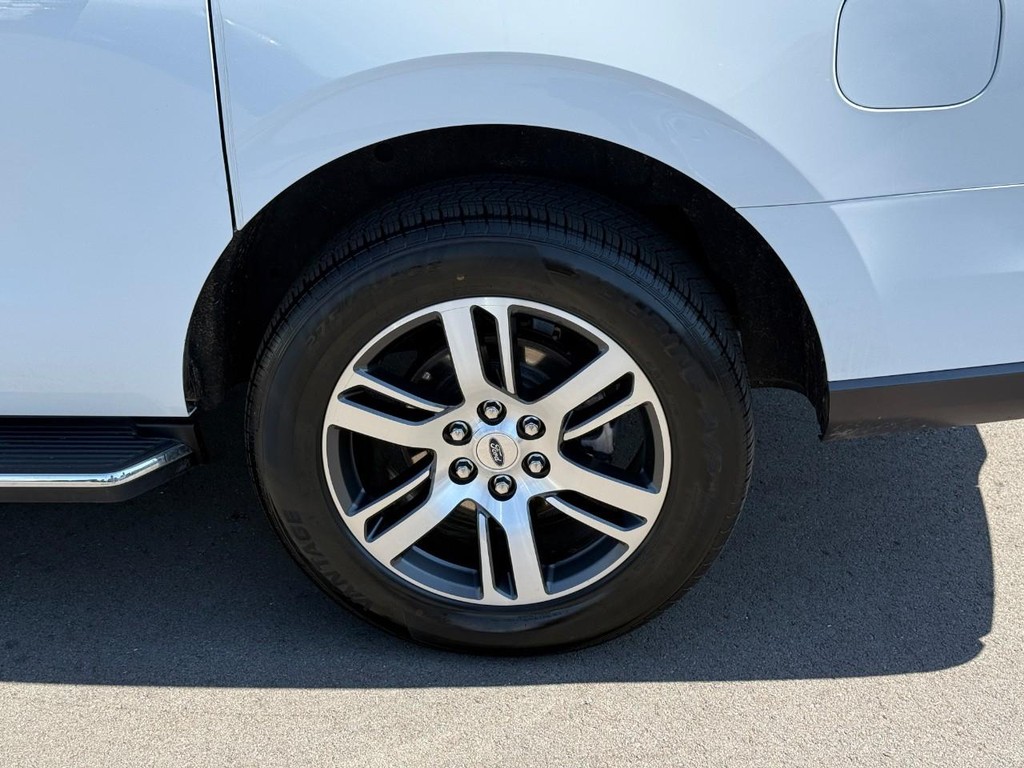 Ford Expedition Max Vehicle Full-screen Gallery Image 05