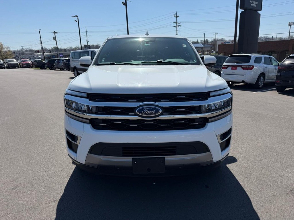 Ford Expedition Max Vehicle Full-screen Gallery Image 08