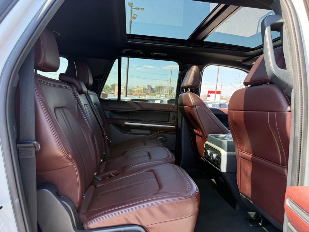 Ford Expedition Max Vehicle Full-screen Gallery Image 10