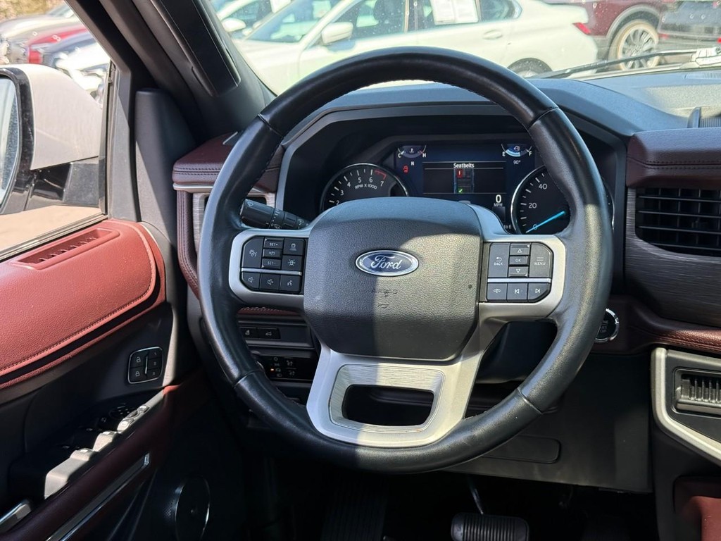 Ford Expedition Max Vehicle Full-screen Gallery Image 13
