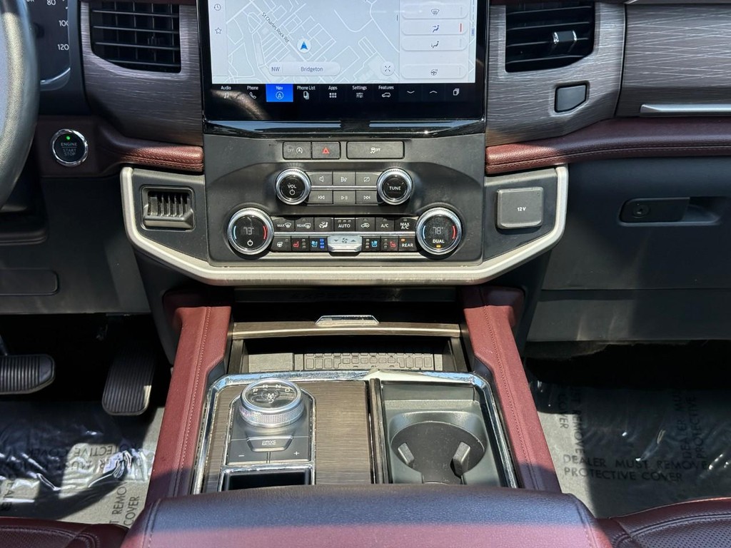 Ford Expedition Max Vehicle Full-screen Gallery Image 15