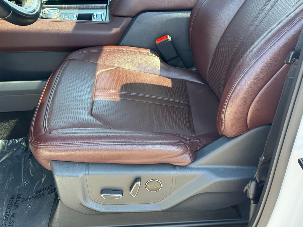 Ford Expedition Max Vehicle Full-screen Gallery Image 18