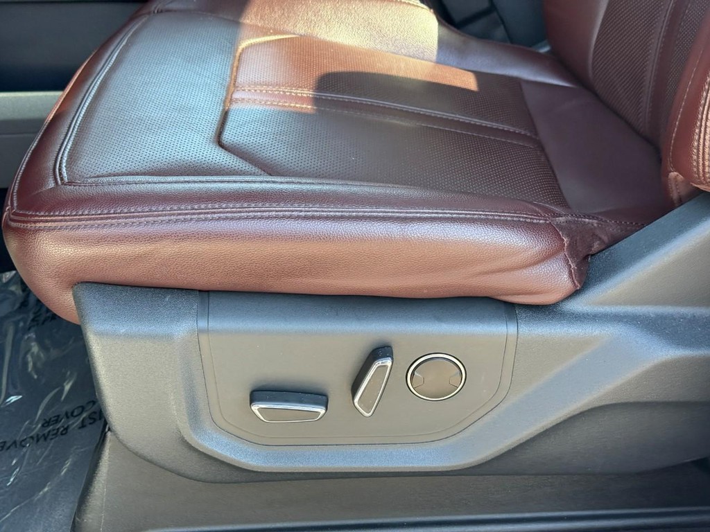Ford Expedition Max Vehicle Full-screen Gallery Image 19