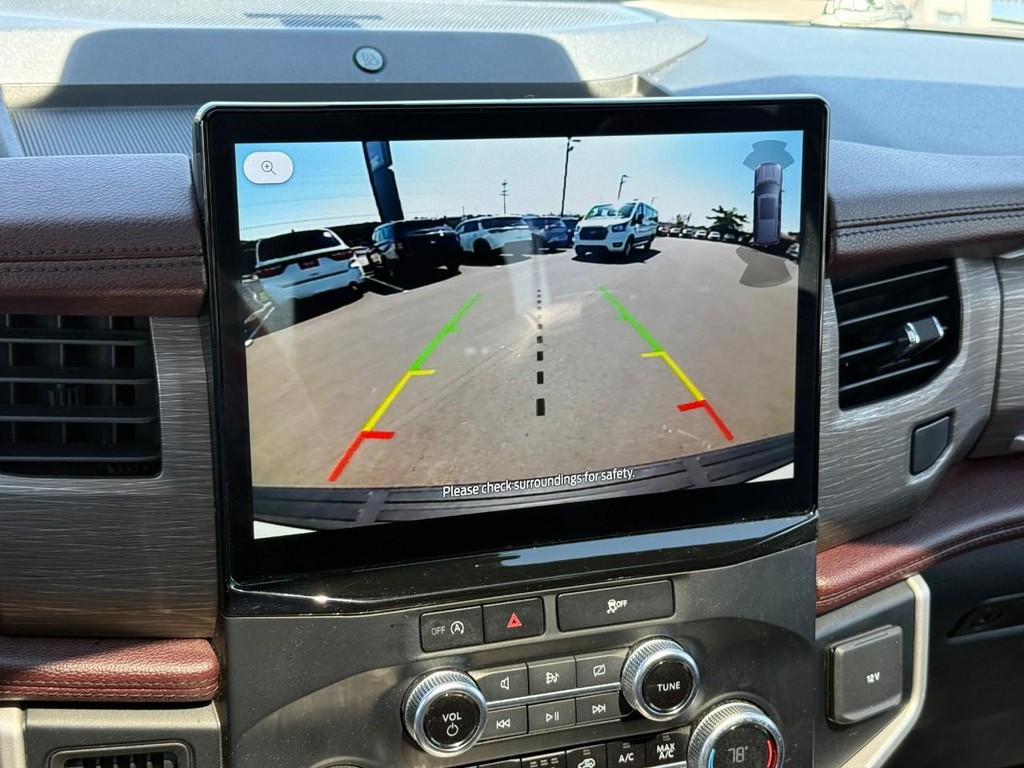 Ford Expedition Max Vehicle Full-screen Gallery Image 25