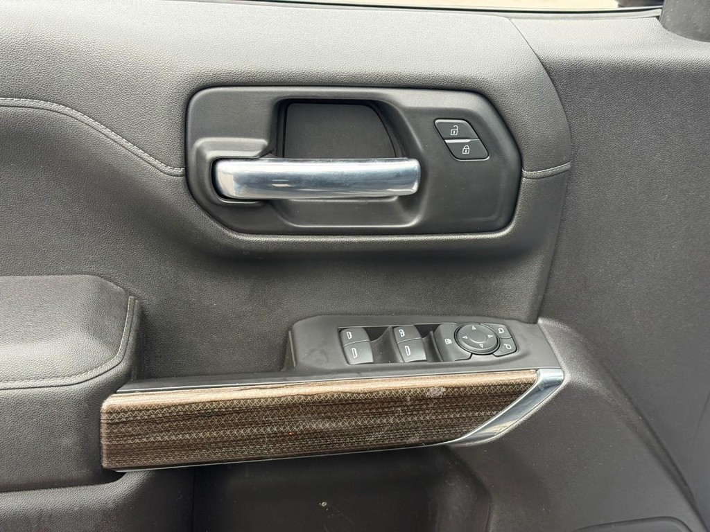 Chevrolet Silverado 1500 Vehicle Full-screen Gallery Image 15