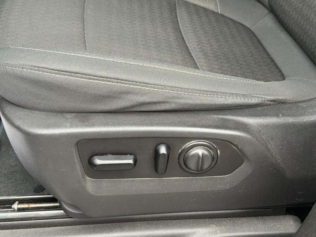 Chevrolet Silverado 1500 Vehicle Full-screen Gallery Image 17