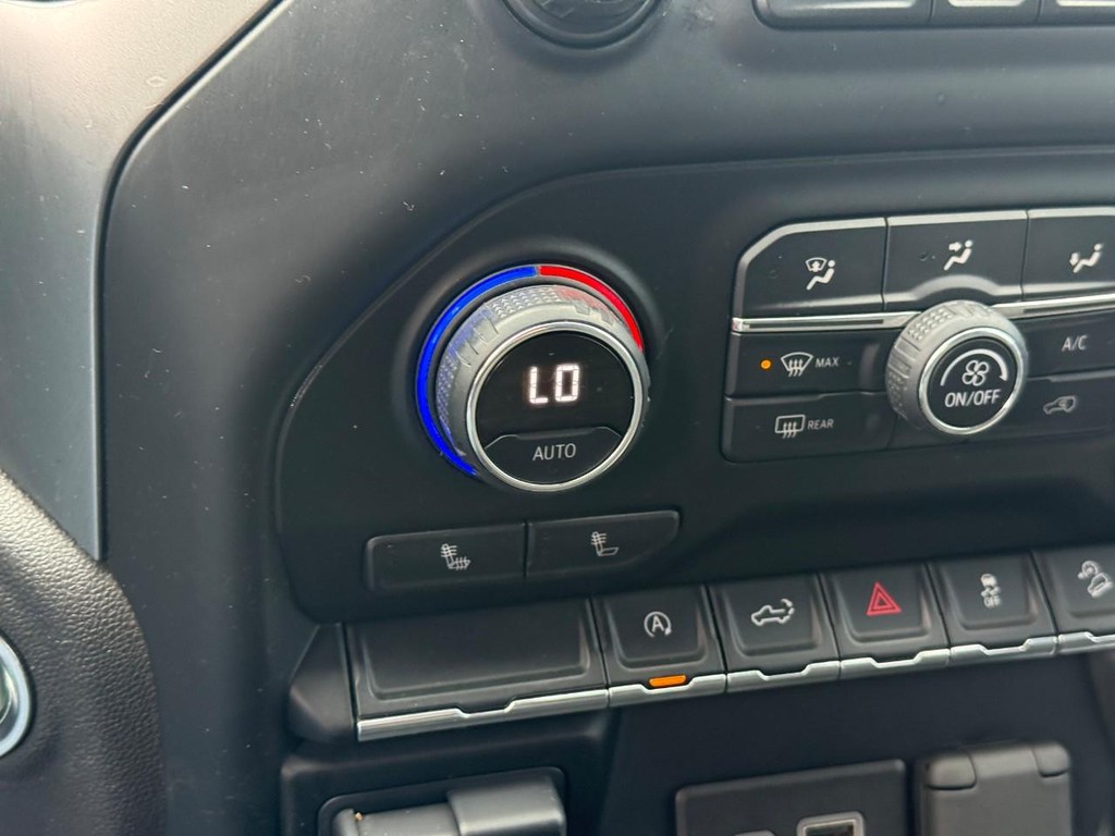 Chevrolet Silverado 1500 Vehicle Full-screen Gallery Image 21