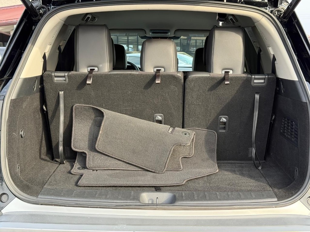 Nissan Pathfinder Vehicle Full-screen Gallery Image 06