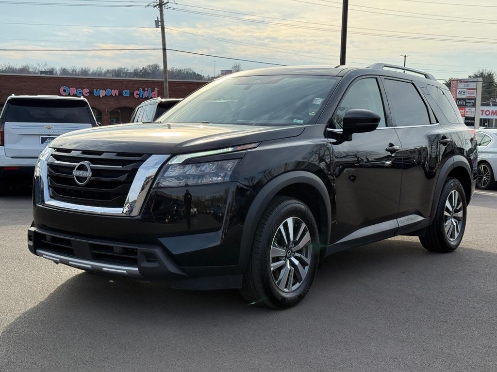 Nissan Pathfinder Vehicle Full-screen Gallery Image 08