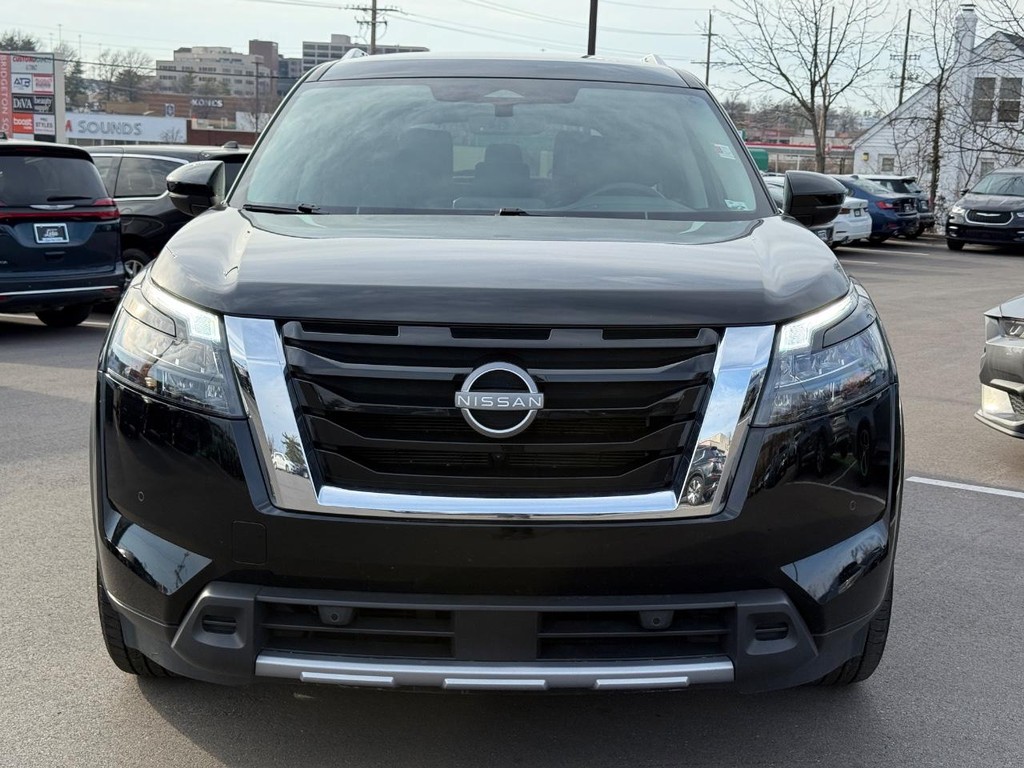 Nissan Pathfinder Vehicle Full-screen Gallery Image 09