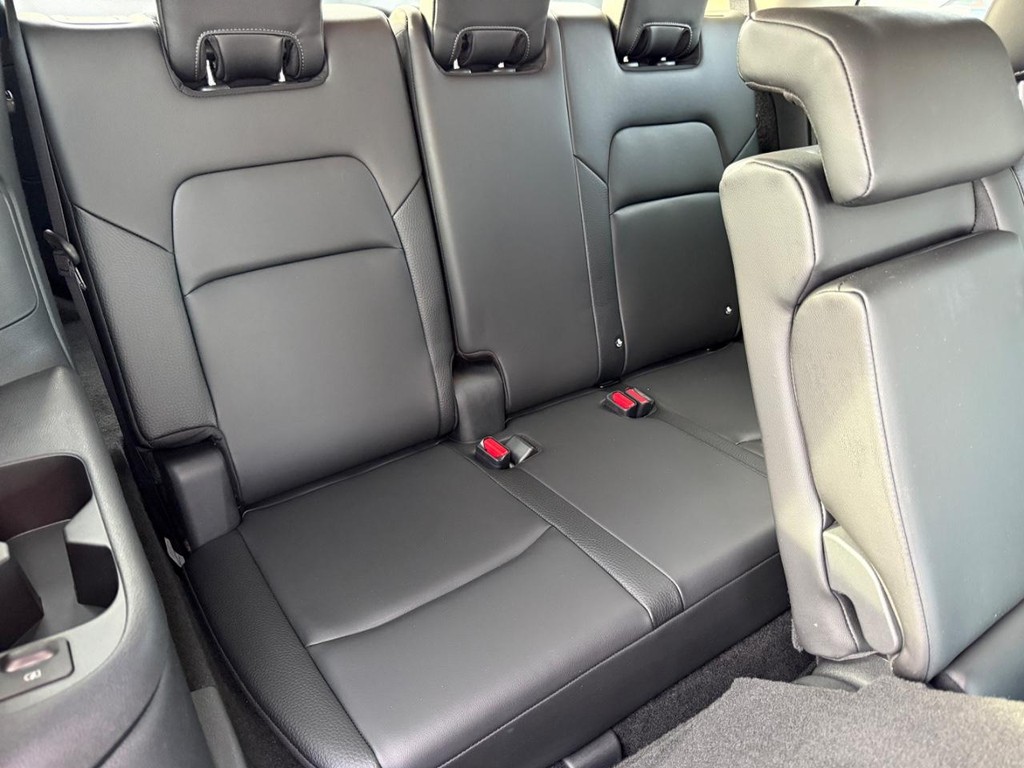 Nissan Pathfinder Vehicle Full-screen Gallery Image 10