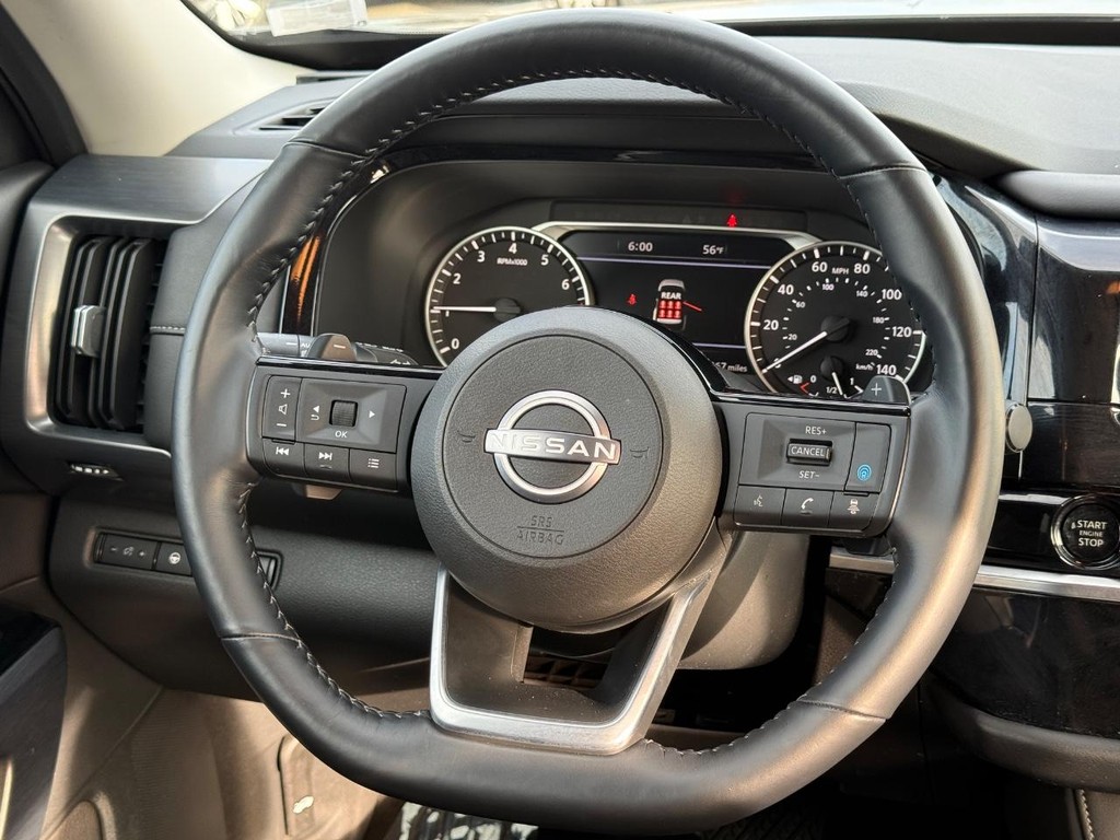 Nissan Pathfinder Vehicle Full-screen Gallery Image 13