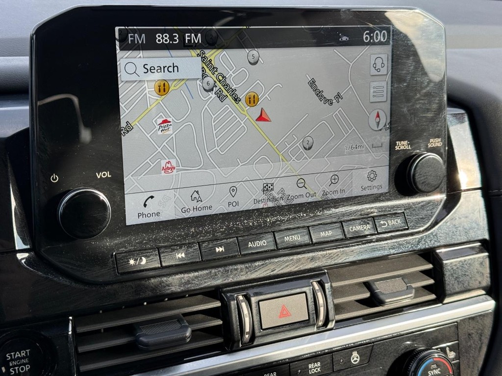 Nissan Pathfinder Vehicle Full-screen Gallery Image 16