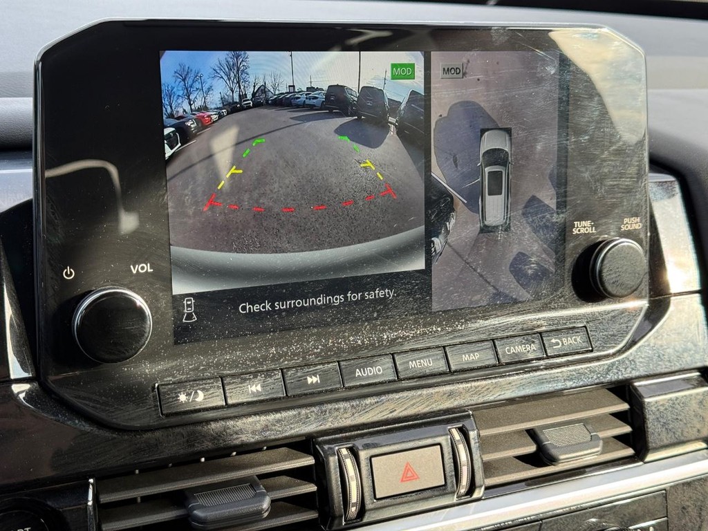 Nissan Pathfinder Vehicle Full-screen Gallery Image 17