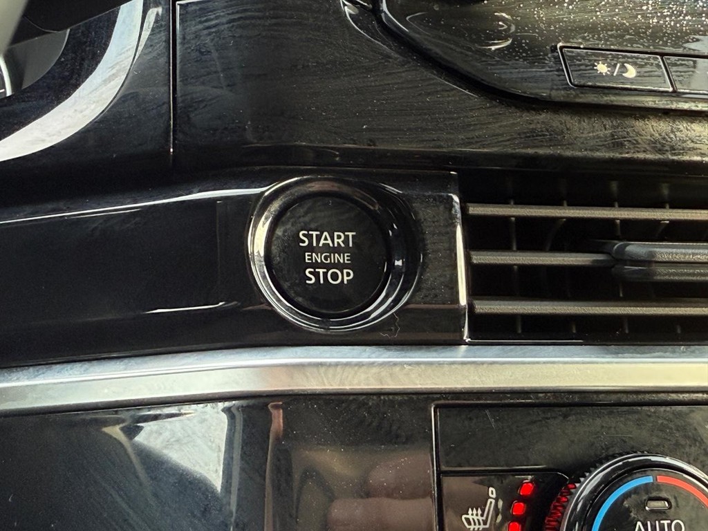 Nissan Pathfinder Vehicle Full-screen Gallery Image 18