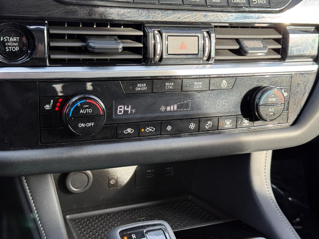 Nissan Pathfinder Vehicle Full-screen Gallery Image 19