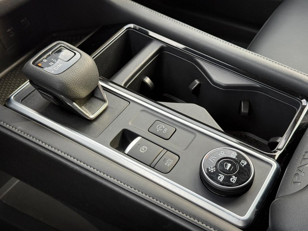 Nissan Pathfinder Vehicle Full-screen Gallery Image 20