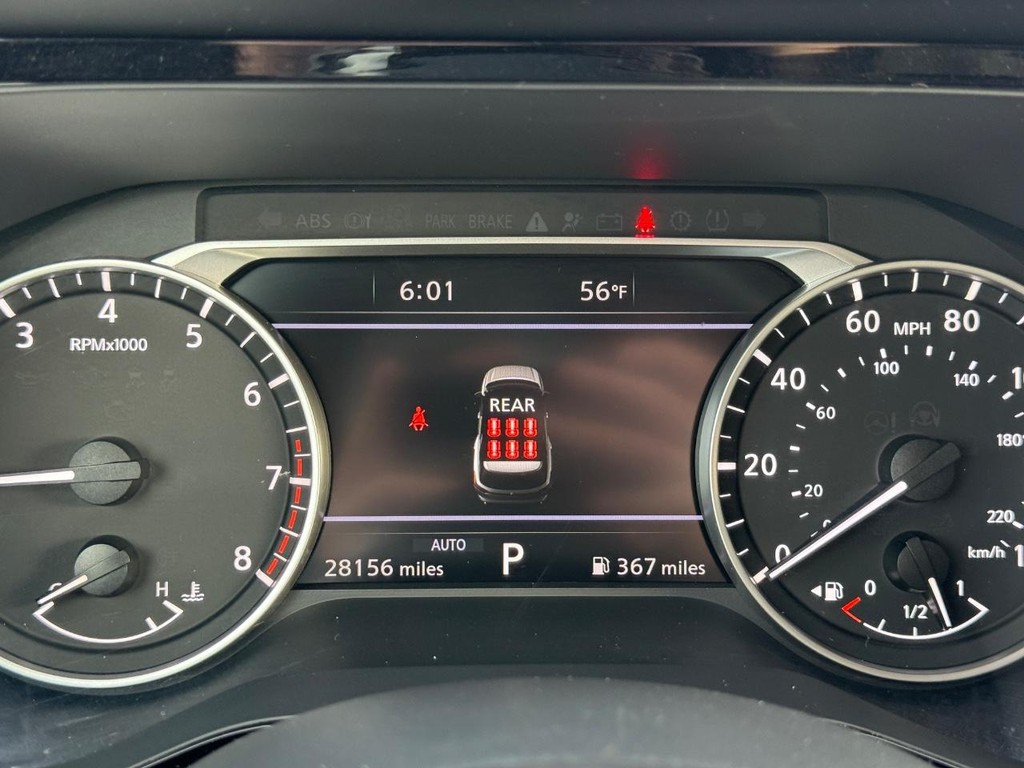 Nissan Pathfinder Vehicle Full-screen Gallery Image 22