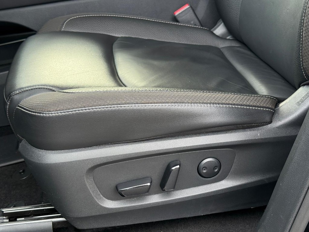 Nissan Pathfinder Vehicle Full-screen Gallery Image 25