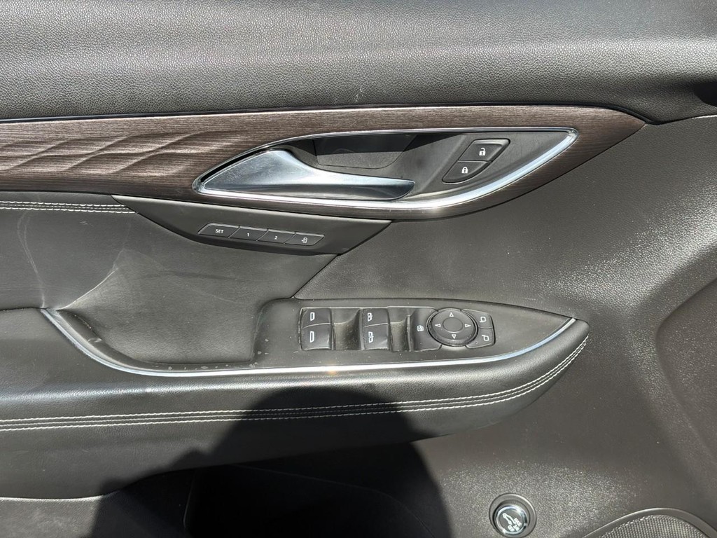 Buick Envision Vehicle Full-screen Gallery Image 15