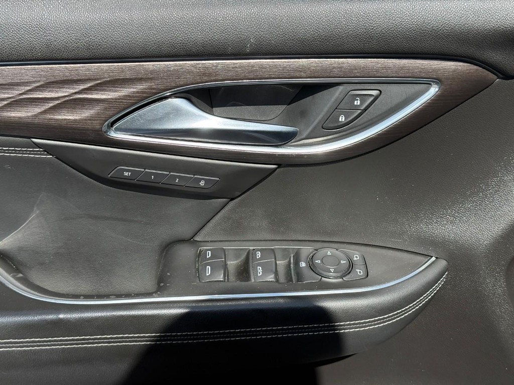 Buick Envision Vehicle Full-screen Gallery Image 16