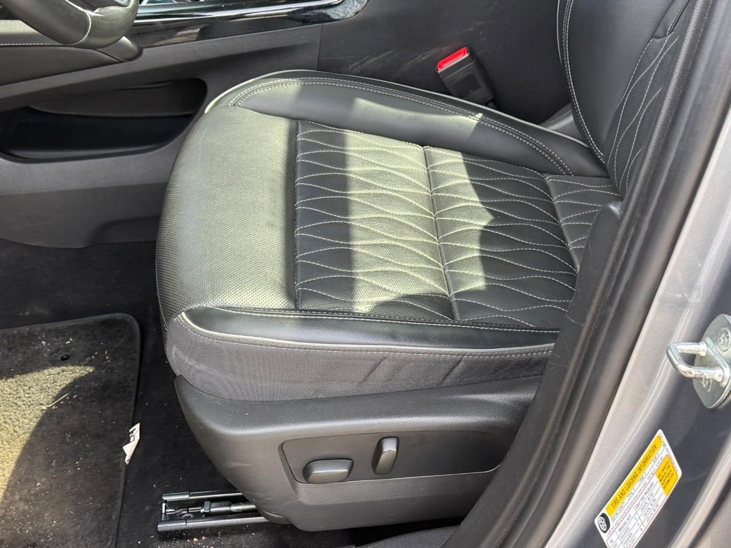 Buick Envision Vehicle Full-screen Gallery Image 17