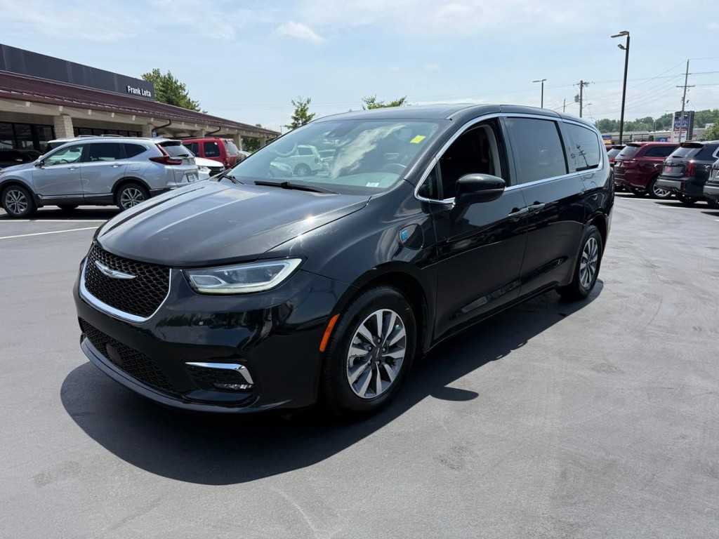 Chrysler Pacifica Vehicle Full-screen Gallery Image 08