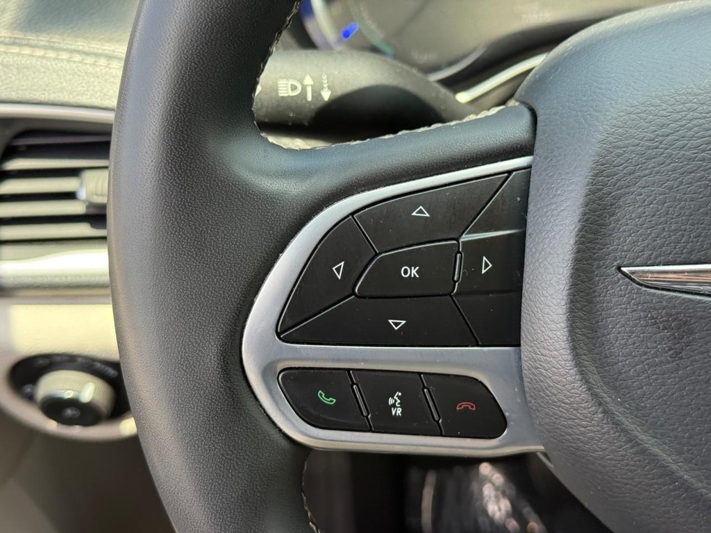Chrysler Pacifica Vehicle Full-screen Gallery Image 20